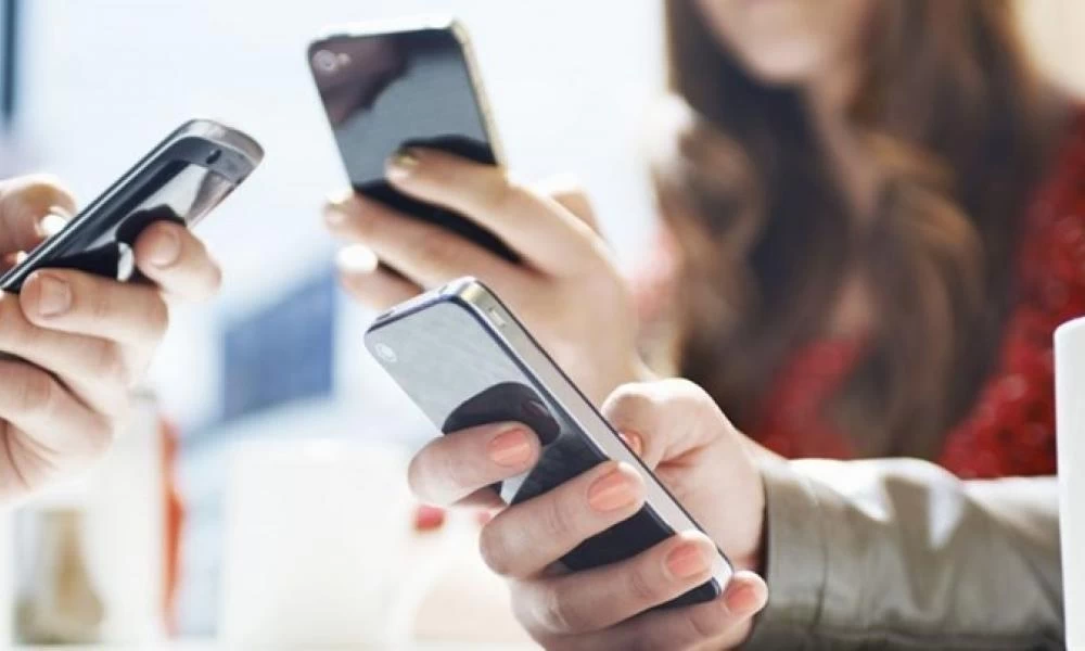 Κινητή τηλεφωνία: Αλλάζουν όλα...πάλι – Τι σημαίνει η μείωση του ειδικού τέλους